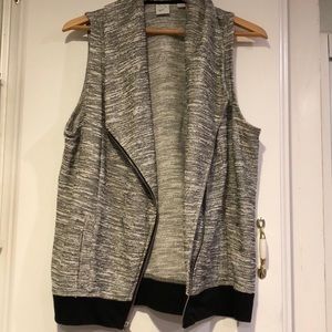 Short sleeve sweater